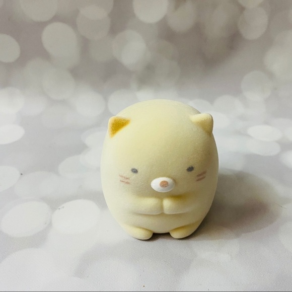Sumikko Gurashi Neko Flocked Capsule Toy - Picture 2 of 3